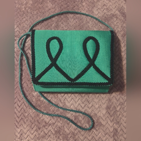 Elegant Green Canvas Handbag with Black Accents - Picture 1 of 8